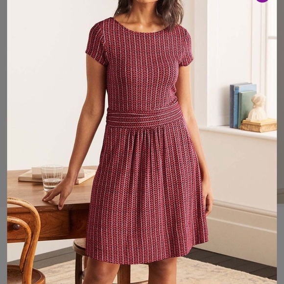Boden NWT Cherry Red Chevron Twist Amelie
Jersey A-Line short sleeve Dress 10 - Picture 1 of 13